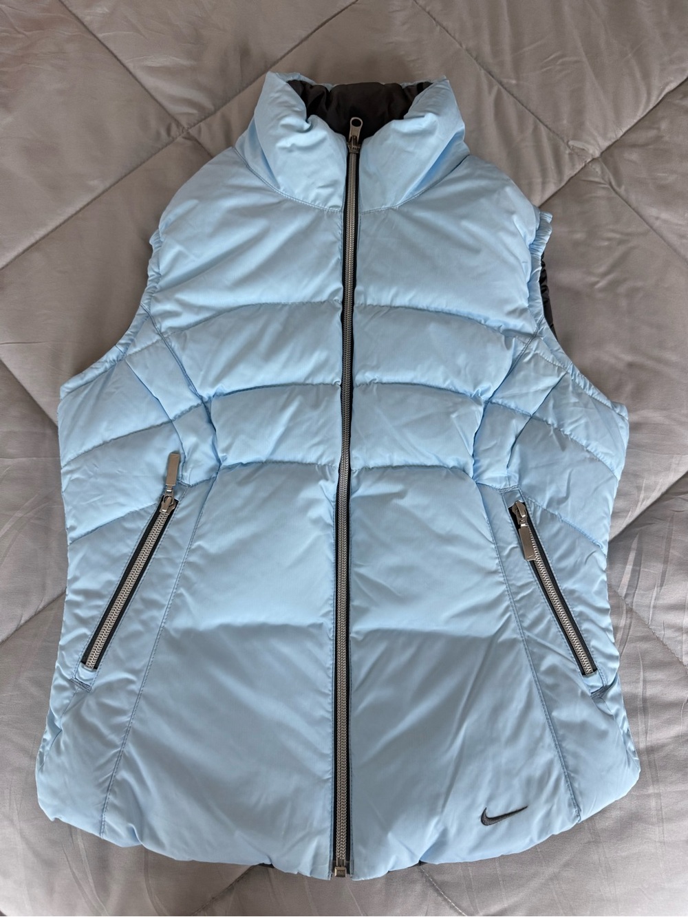 Nike Women’s Light Blue Quilted Puffer Vest with Zipper Pockets